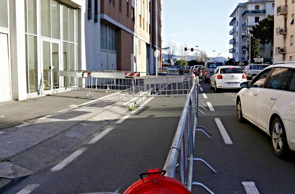 Viale Fabbricotti, un tratto chiuso in vista dei lavori 