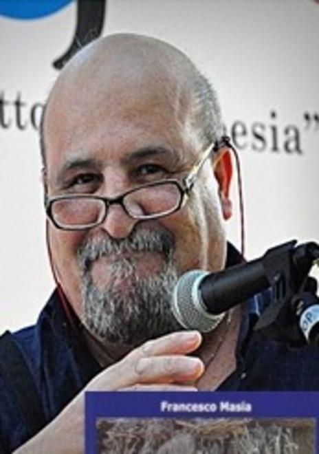 Masia dona le sue opere all’Auser 