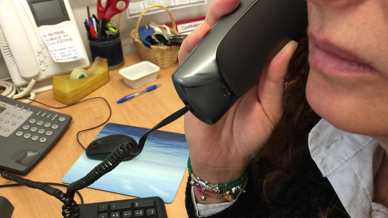 Il telefono è considerato "l'arma" con cui la donna vessava il parente