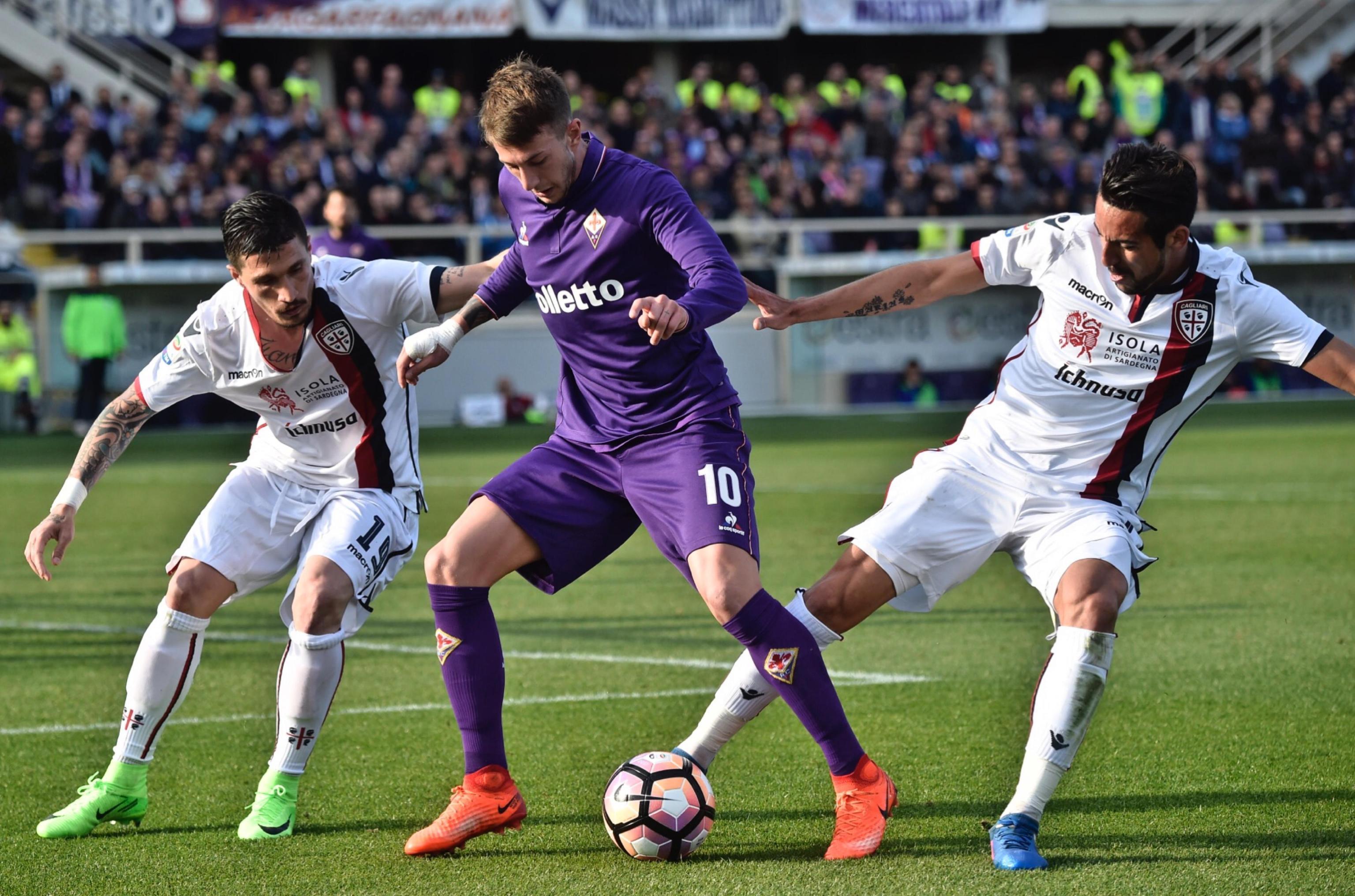 Il Cagliari cade nel finale, la Fiorentina vince 1-0