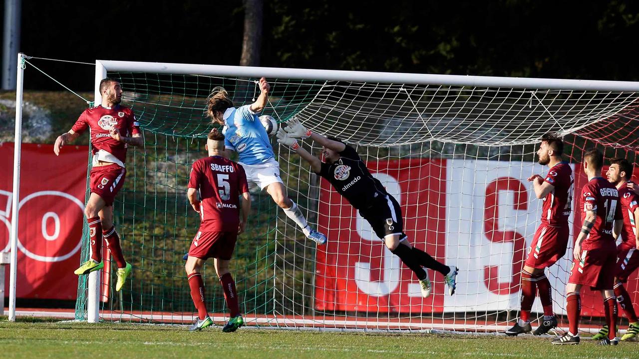 La Reggiana sconfitta 2-1 dalla Maceratese scivola al quinto posto