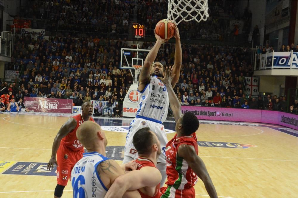 Basket, la Dinamo cade in casa contro Milano