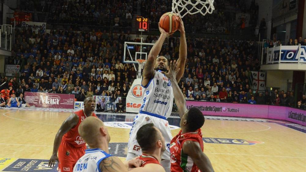Basket, la Dinamo cade in casa contro Milano