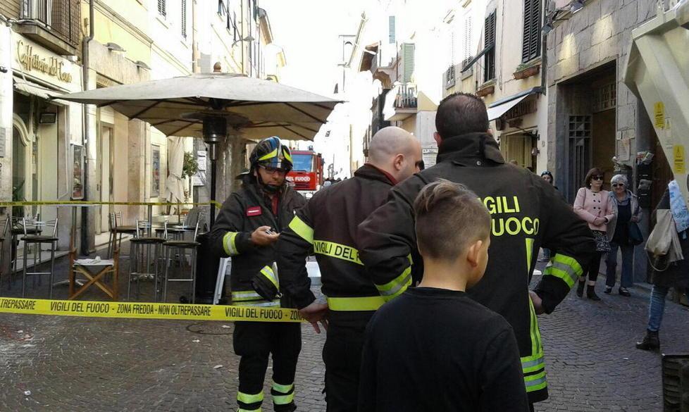 Paura per la caduta dei calcinacci