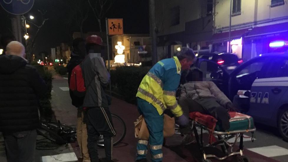 Ciclista investito a un incrocio