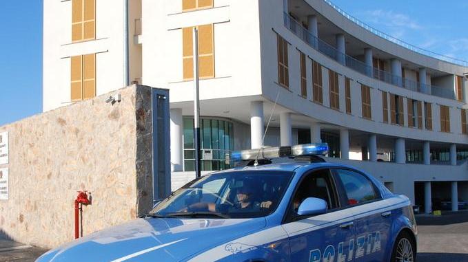 Minaccia con una catena e poi sparisce per 48 ore