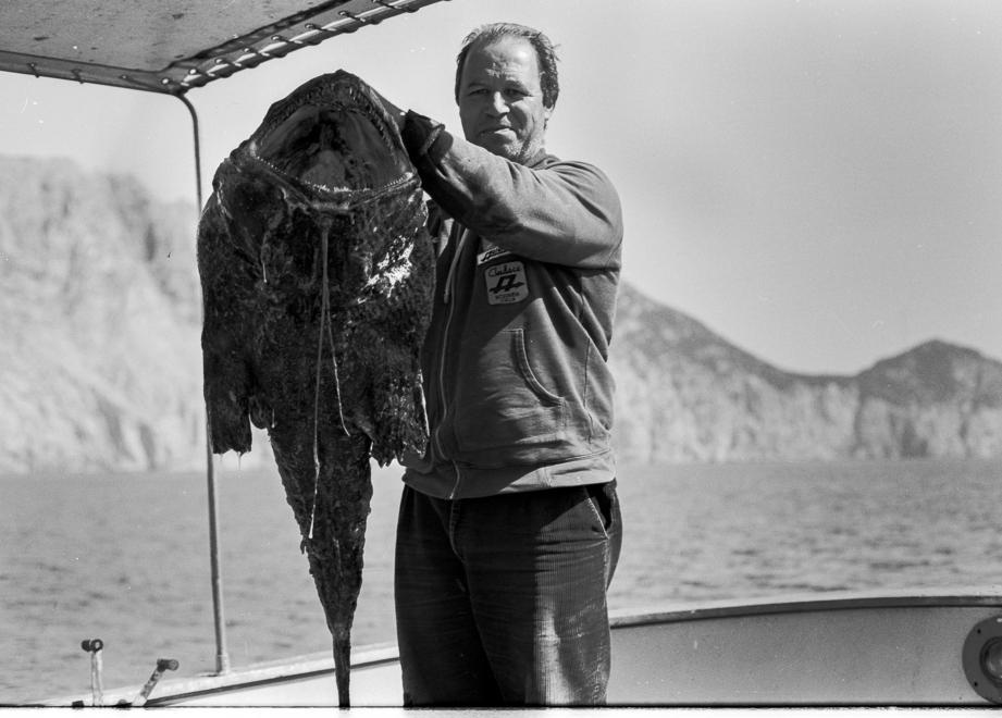 Pescatore in immersione muore bloccato nelle reti 