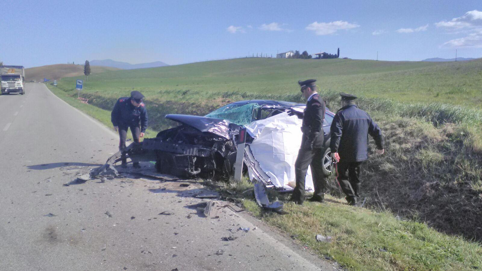 L'auto distrutta dopo lo schianto (foto Bf)