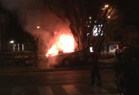 Modena. Ubriaco, si schianta, l'auto si incendia e lui scappa a piedi: preso 
