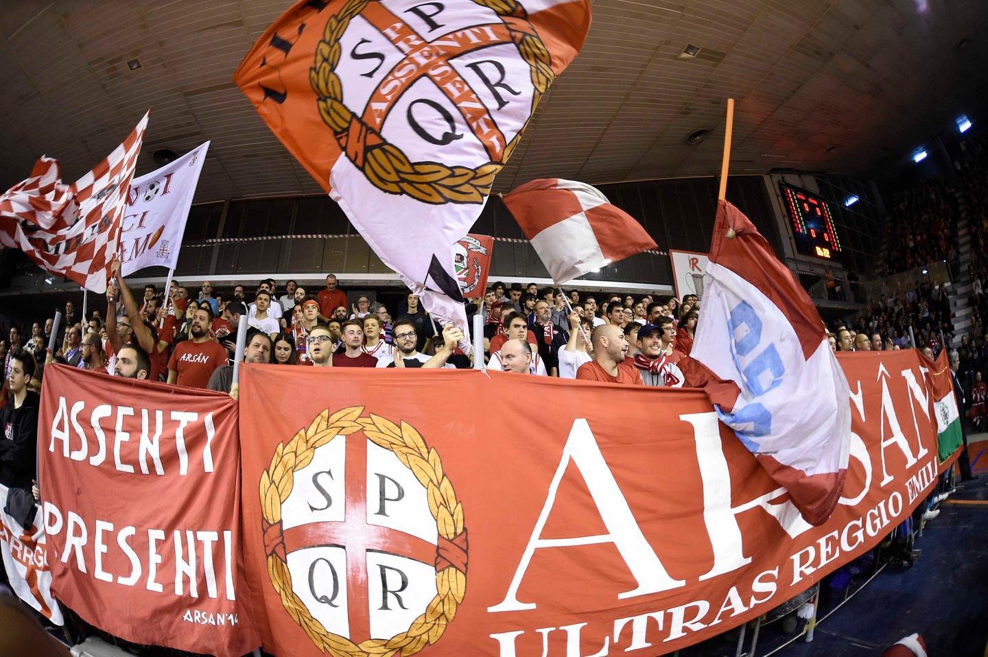 I tifosi reggiani si fanno trovare pronti Il Bigi è rovente per gran parte della gara