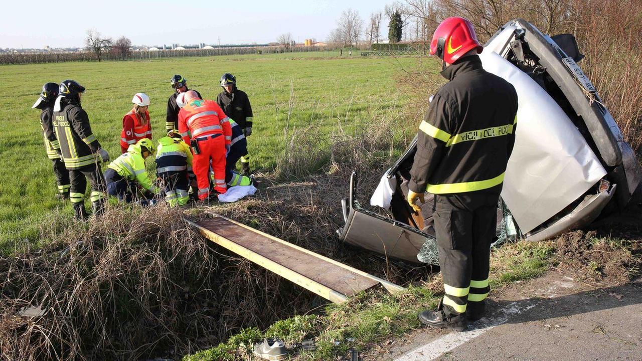 Sesso, è grave un 51enne finito con l’auto nel fosso