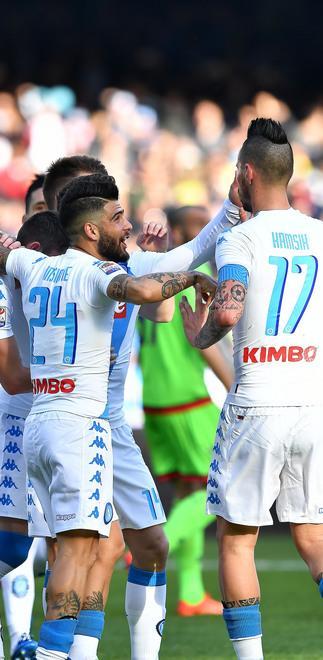 Napoli, passeggiata per digerire il Real 