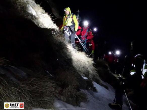 Bloccati dal terreno ghiacciato li salva il Soccorso alpino