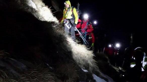Bloccati dal terreno ghiacciato li salva il Soccorso alpino