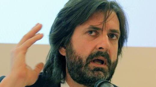 Nel registro degli indagati anche l’ex moglie, l’attuale compagna e un geometra