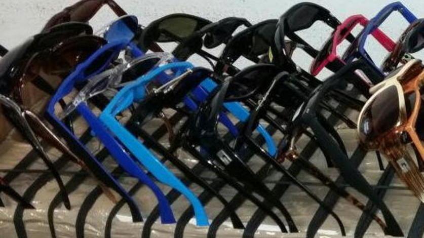 Sequestrati 63 occhiali contraffatti