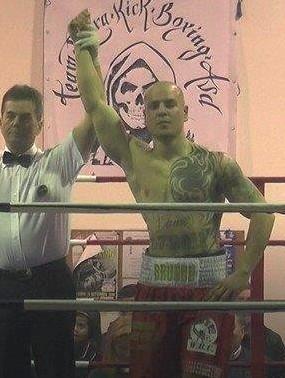 Goddi vince per ko contro Oroszlan 