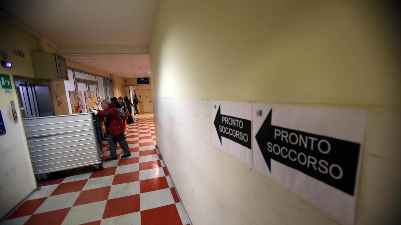 Il giovane era andato a farsi medicare al Pronto soccorso di Pescia