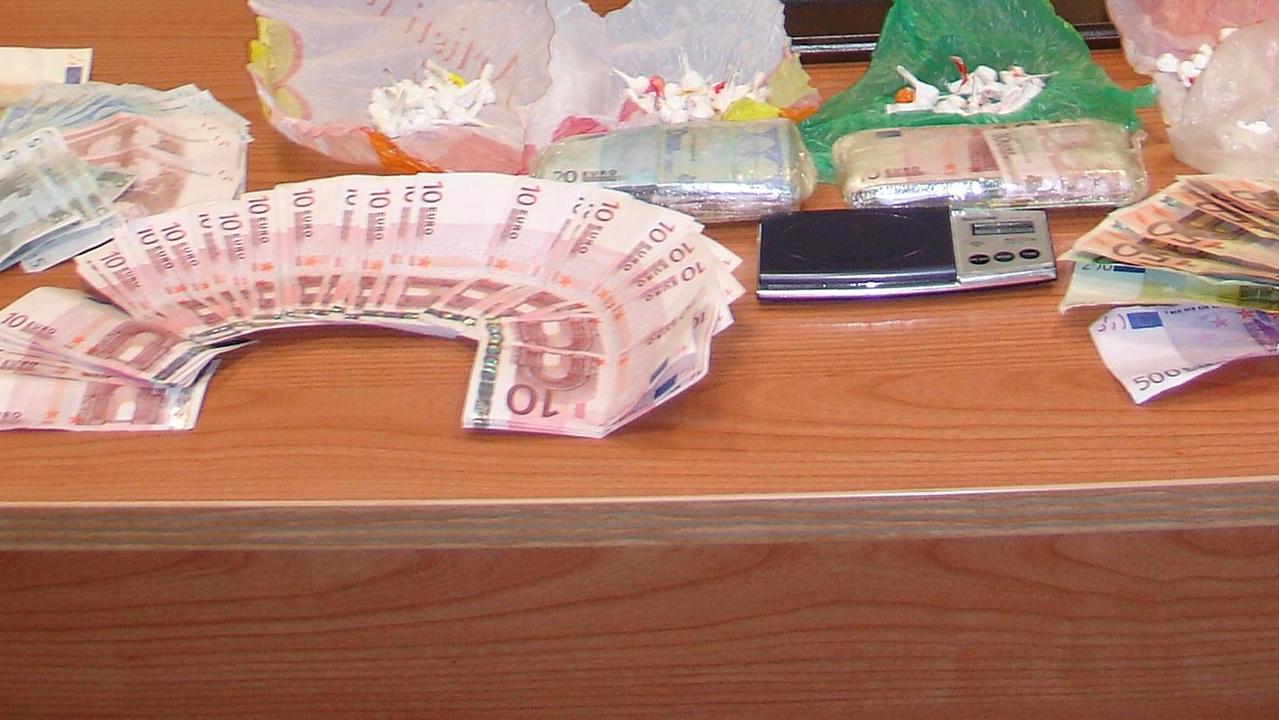 Amanti spacciatori arrestati
