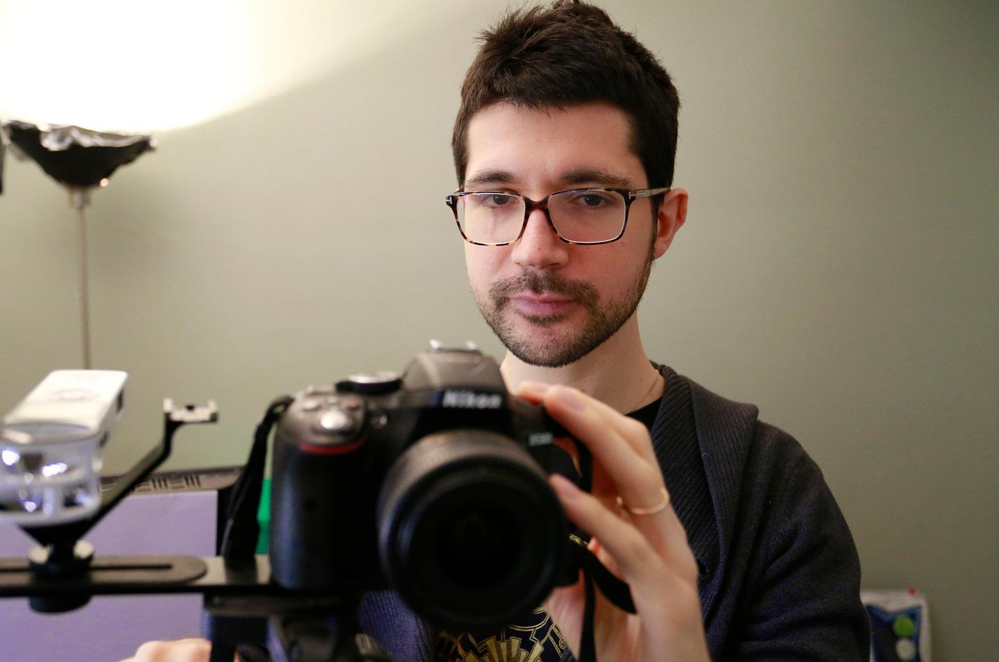 Io lavoro/ Dalla partita Iva alla sfida del web di Emanuele 