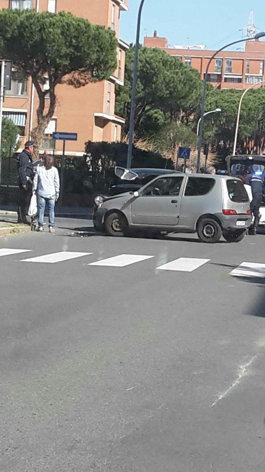 Lo scontro in via Machiavelli e i rilievi della municipale 