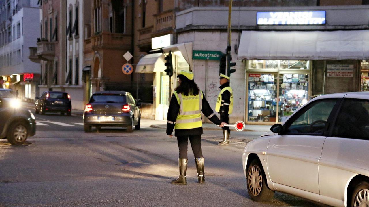 Semaforo di viale Mameli spento per 4 ore per lavori
