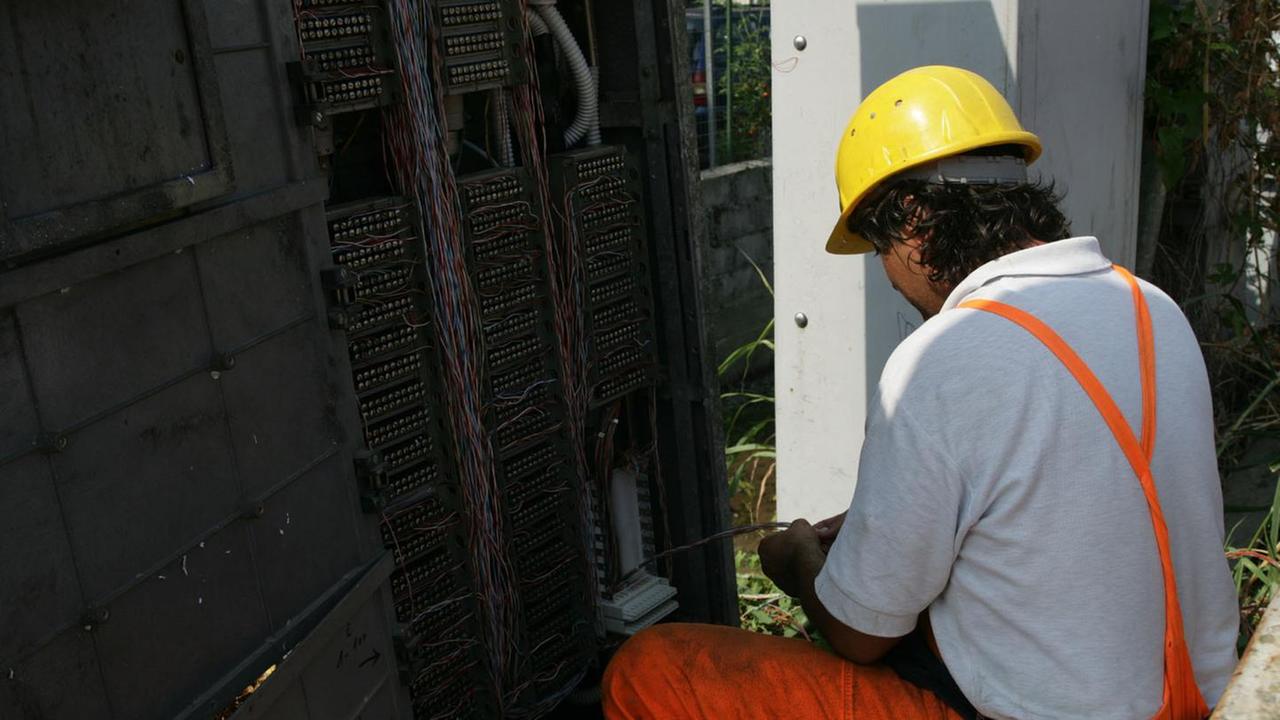 Senza telefono da 7 giorni «Dimenticati dalla Tim»