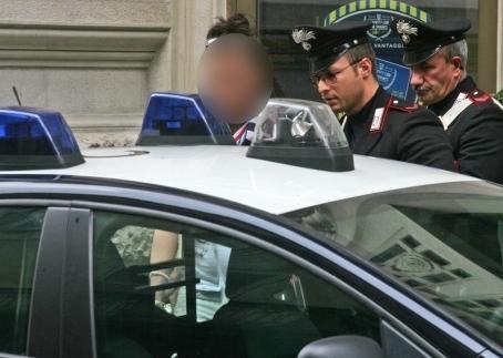 “Troppo occidentale”, bastona la figlia 