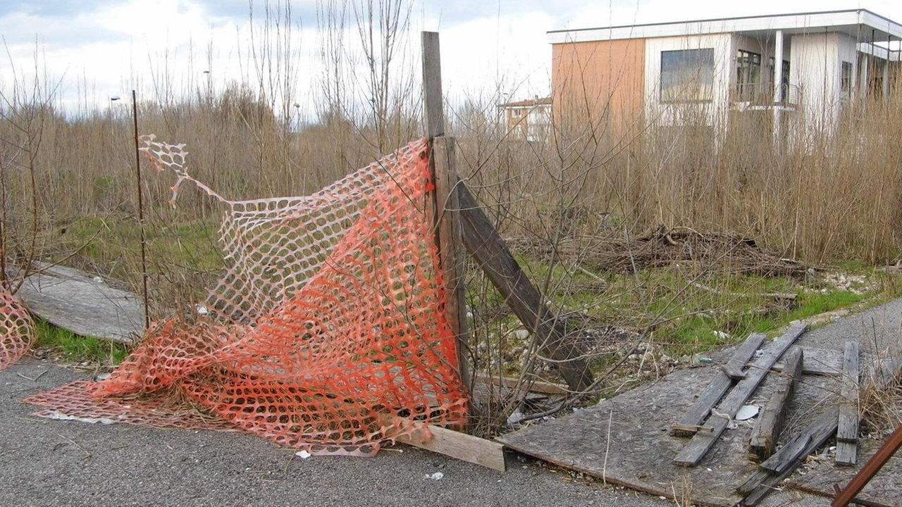 Erbacce e degrado, niente interventi