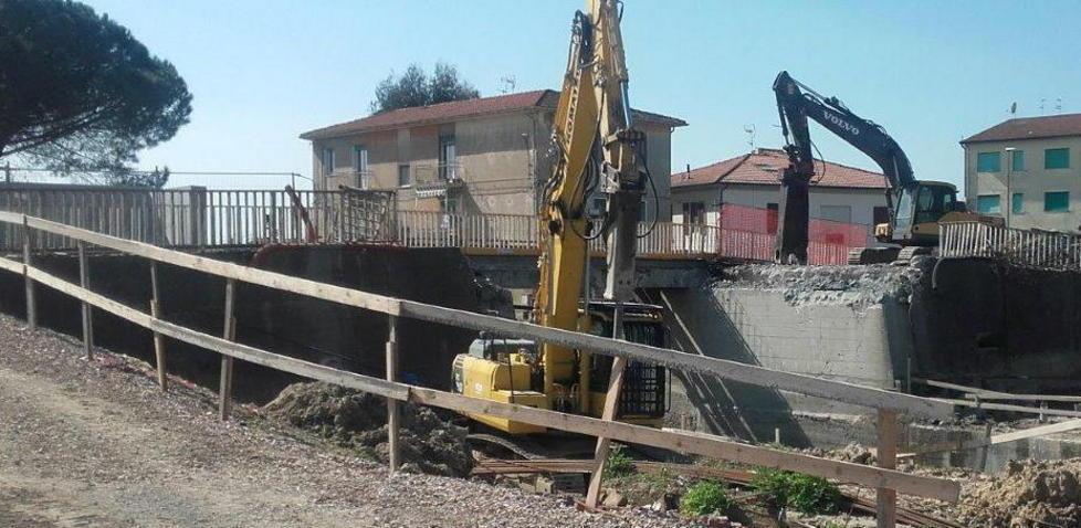 Pronto entro giugno il nuovo ponte su via Livornese 