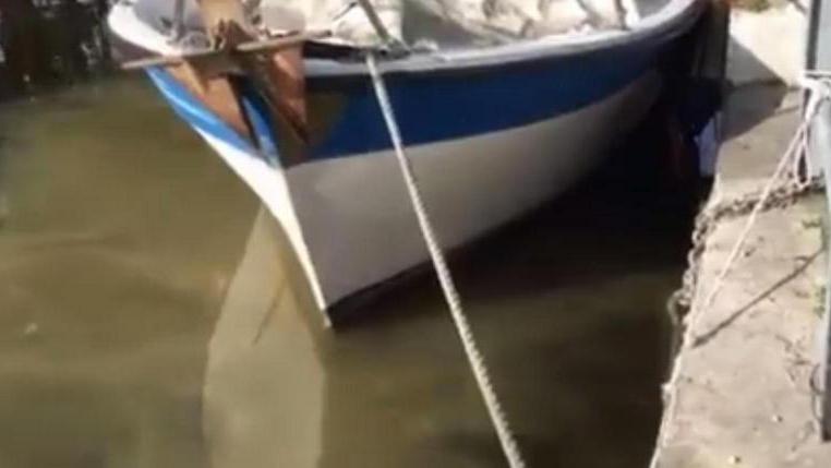 Liquami sversati nel Burlamacca