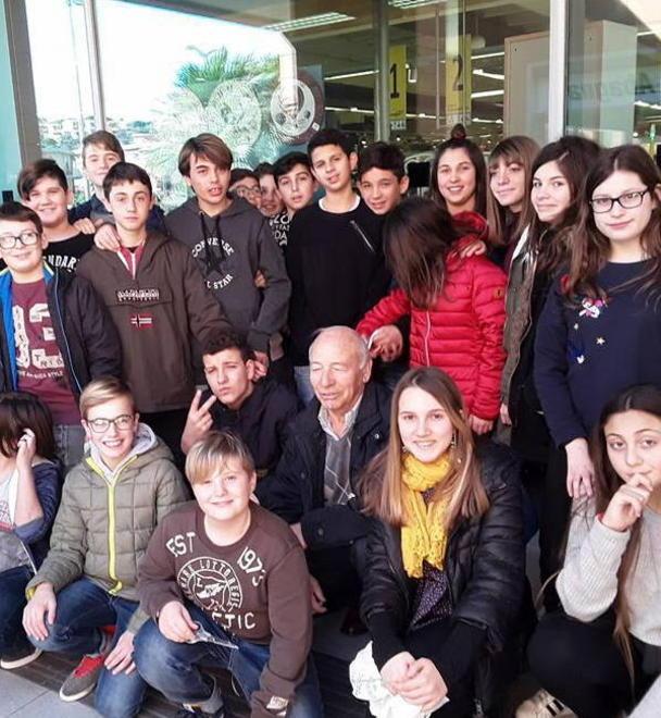 I ragazzi raccolgono 1460 chili di alimenti 