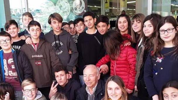 I ragazzi raccolgono 1460 chili di alimenti