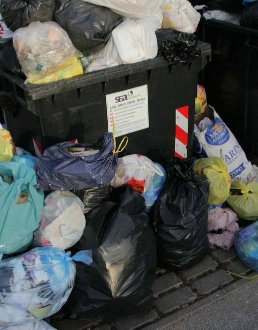 Cala la differenziata crescono i costi Rifiuti, così non va 