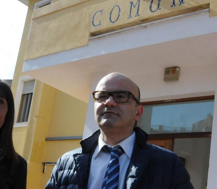 Oliena, devastato l’ufficio del sindaco 