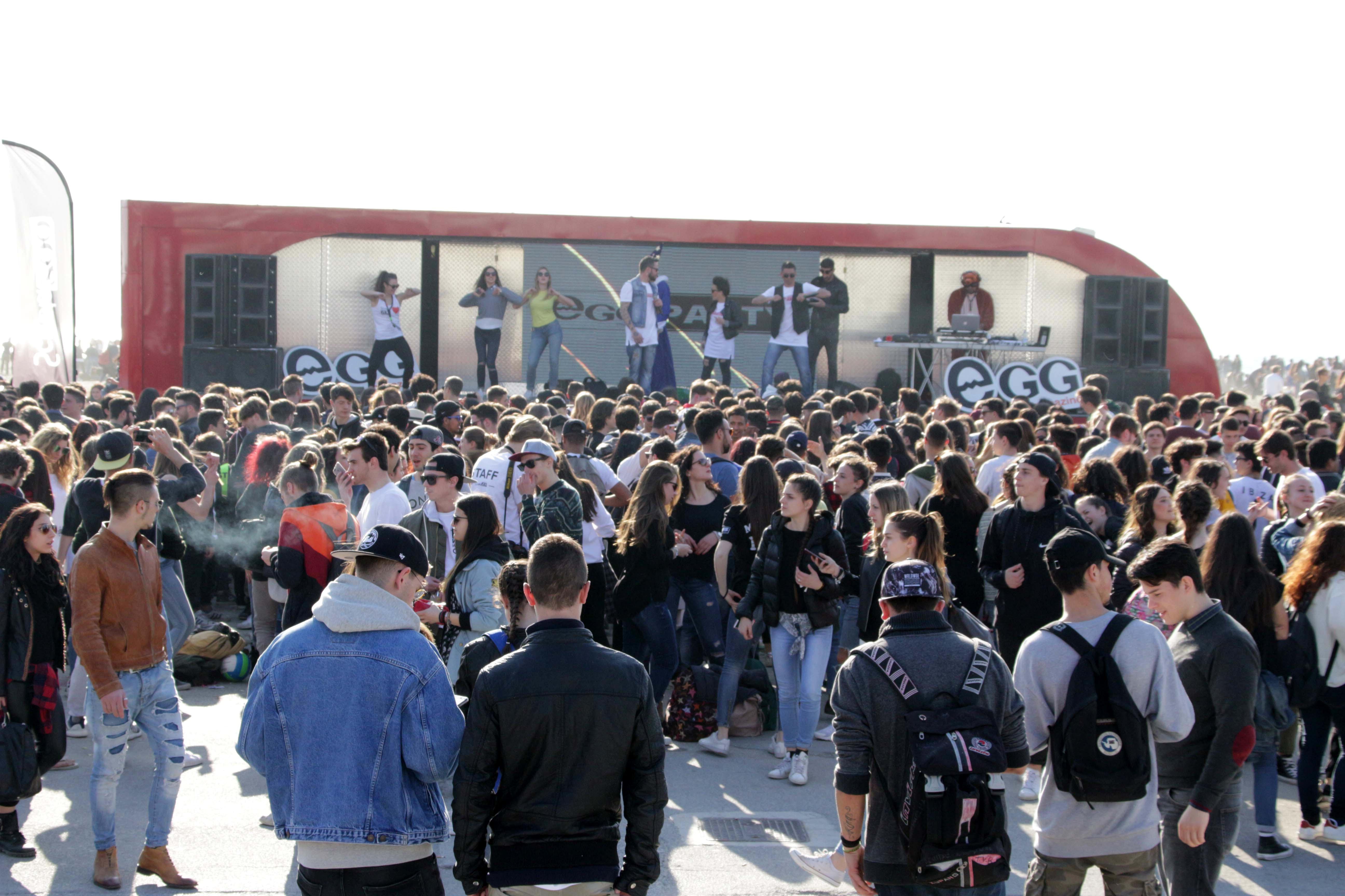 La festa dei 100 giorni alla maturità in piazza Mazzini