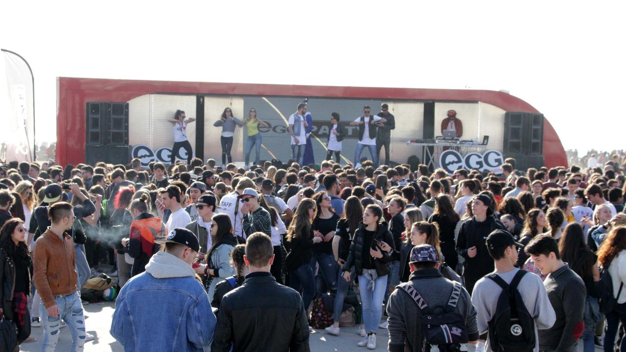 La festa dei 100 giorni alla maturità in piazza Mazzini