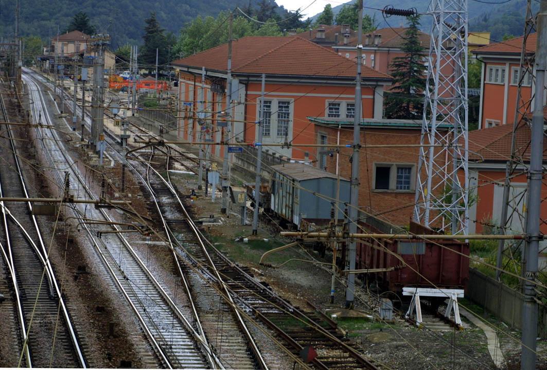 La ferrovia Direttissima all'altezza della stazione di Vaiano