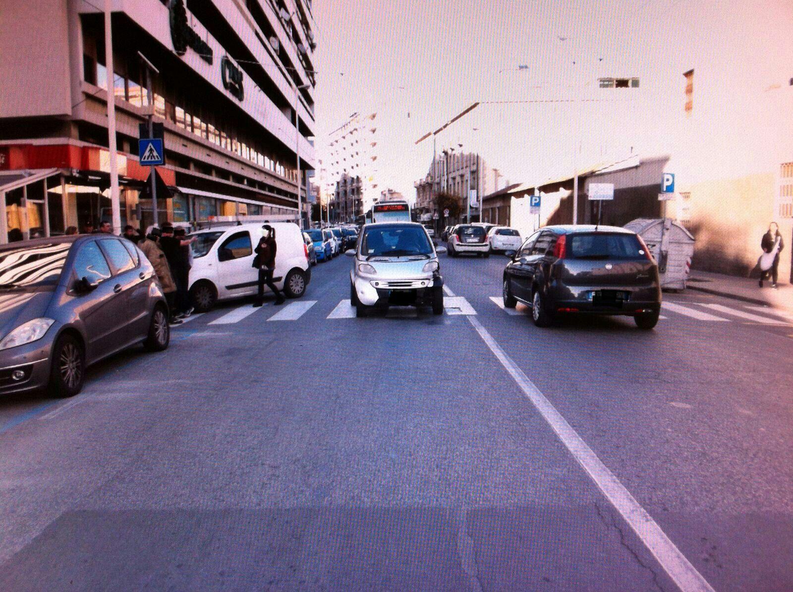 Cagliari, donna investita da un'auto sulle strisce pedonali