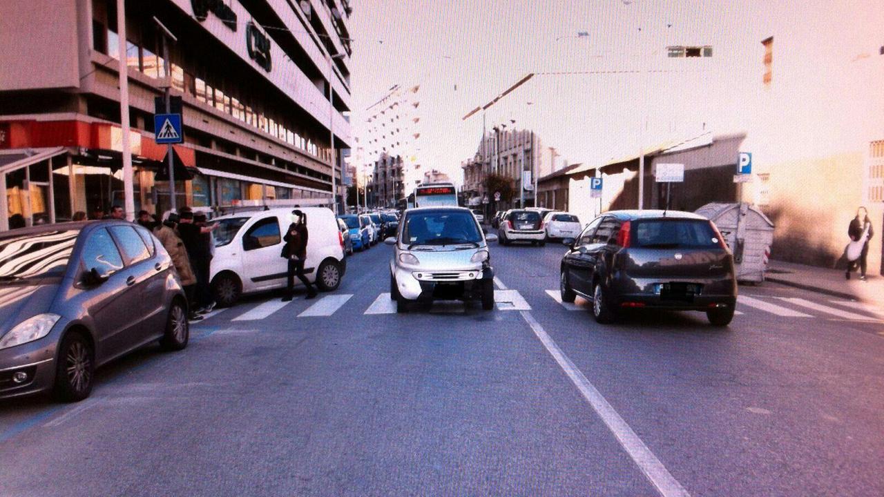 Cagliari, donna investita da un'auto sulle strisce pedonali