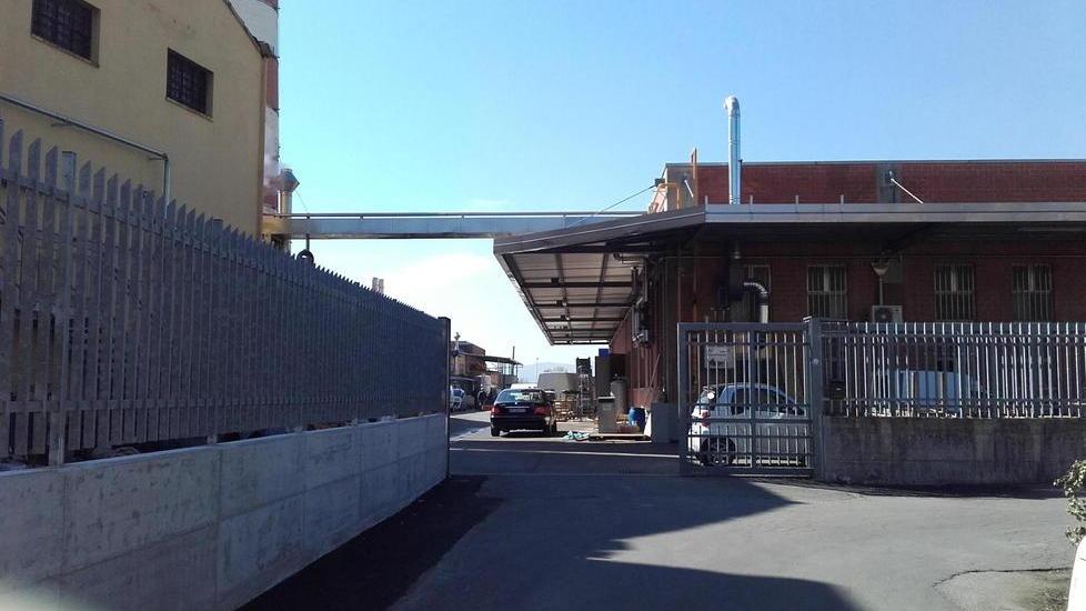 Nel capannone ex Fidias di via di Gello una tintoria cinese