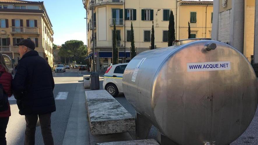 Acqua, oggi rubinetti a secco Dove rifornirsi alle cisterne