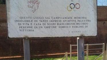 Luogo simbolo colmo di sporcizia