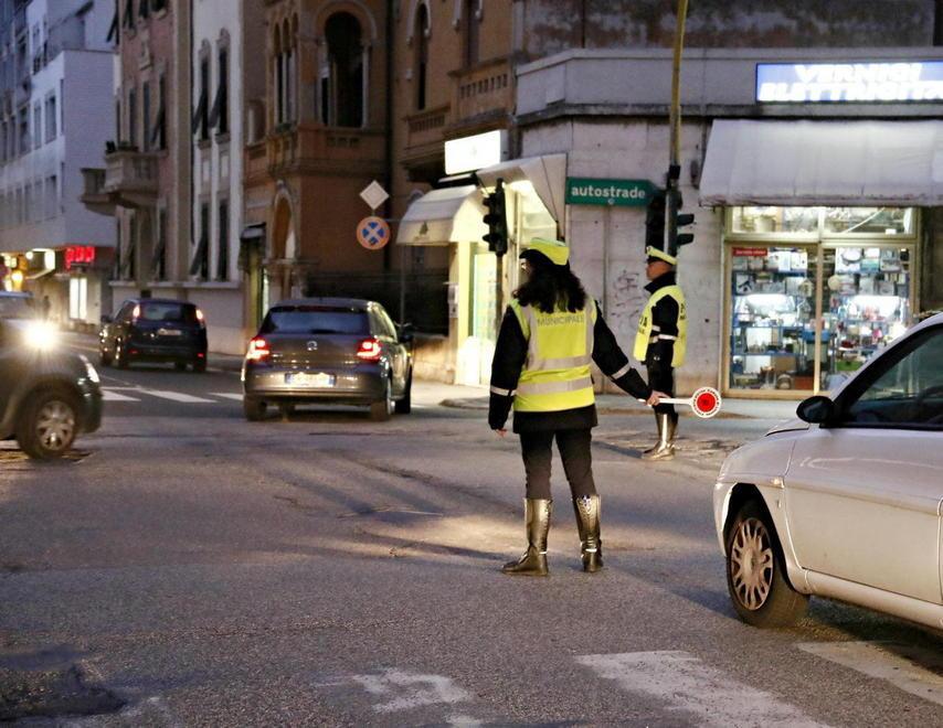 Semaforo spento stamani ma soltanto per lavori