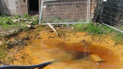 L'acqua di colore arancione a Ponzano