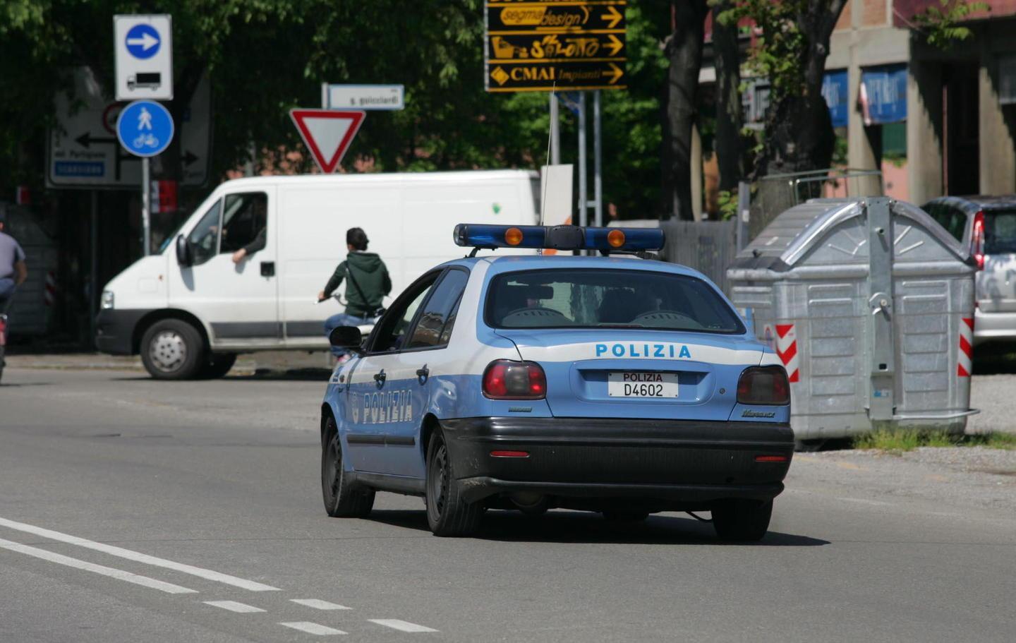 Reggio Emilia, commissioni alle lucciole in cambio di sesso  