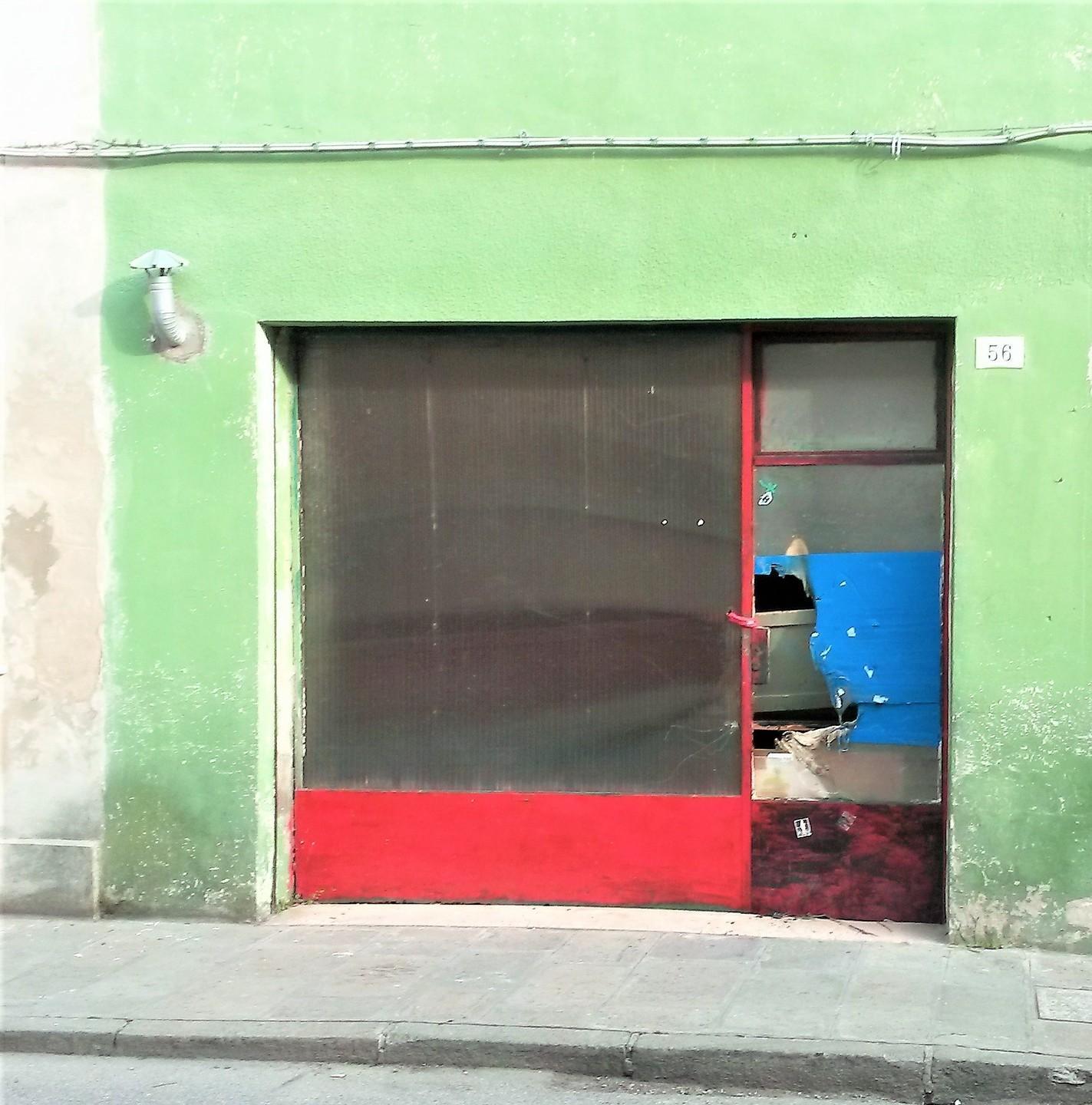 Vandali tentano di appiccare incendio