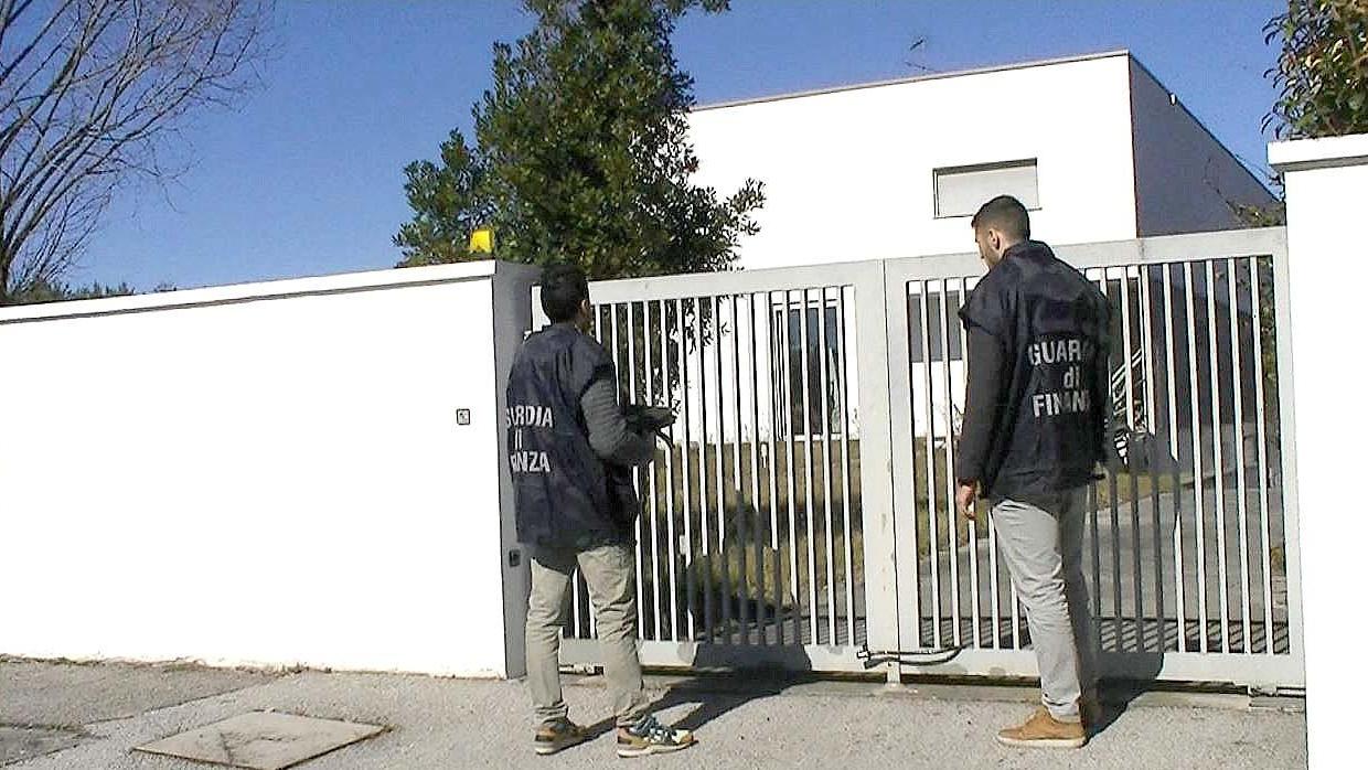 Subito scontro in aula sul sequestro