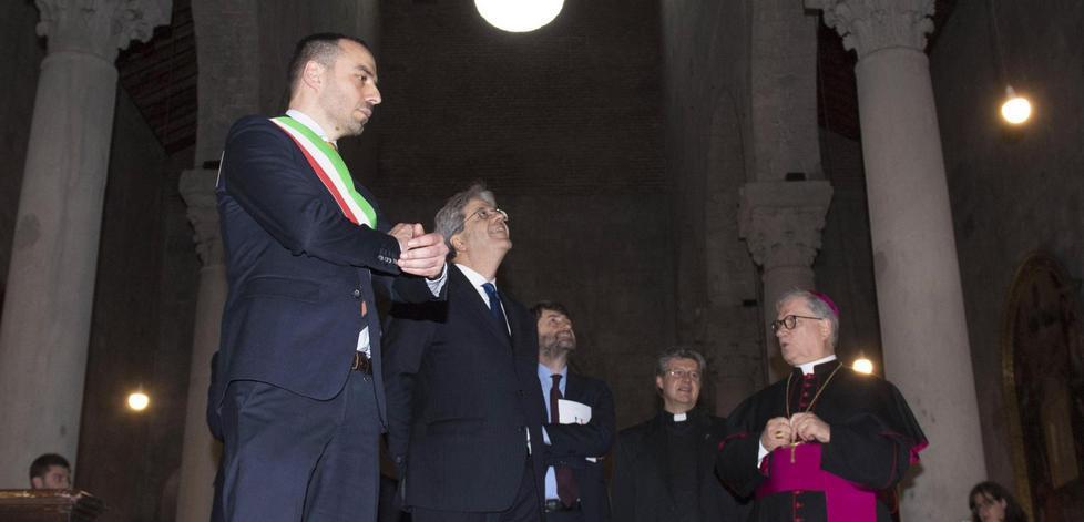 Città tirata a lucido in un giorno speciale 
