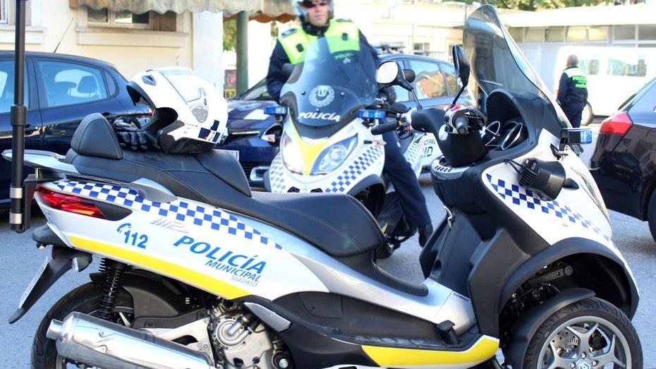 La polizia di Madrid pattuglia le strade con gli Mp3 Piaggio